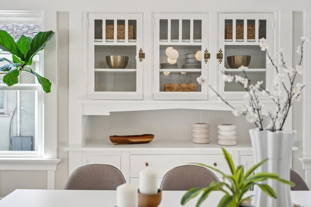 382 382 50Th St, Oakland, CA 94609