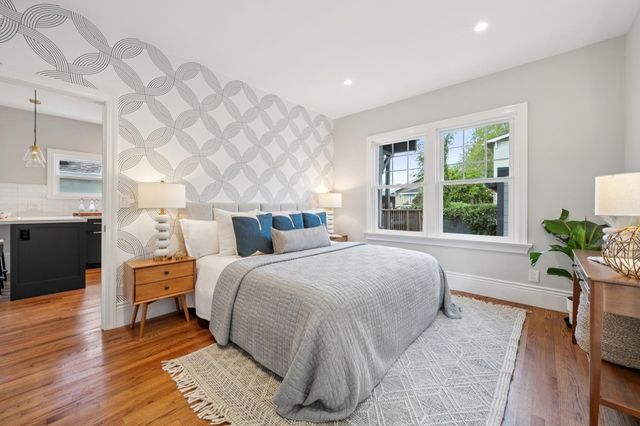 382 382 50Th St, Oakland, CA 94609