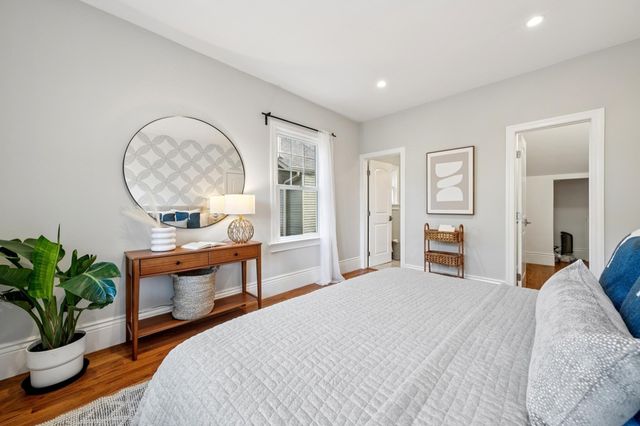 382 382 50Th St, Oakland, CA 94609