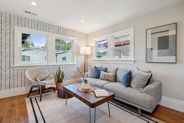 382 382 50Th St, Oakland, CA 94609