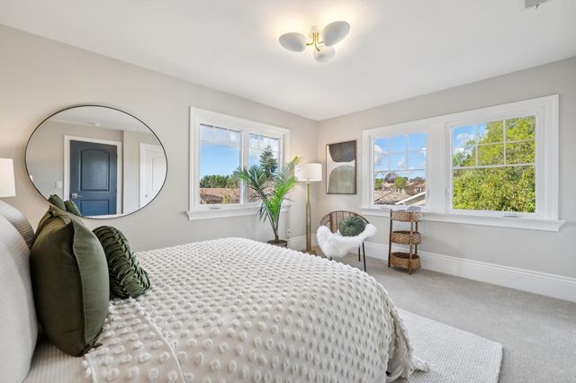 382 382 50Th St, Oakland, CA 94609