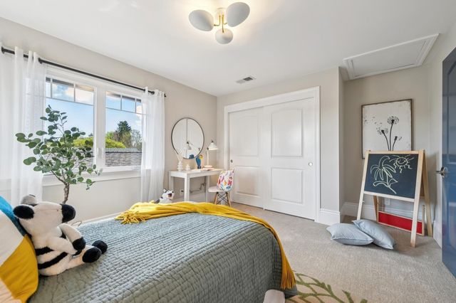 382 382 50Th St, Oakland, CA 94609