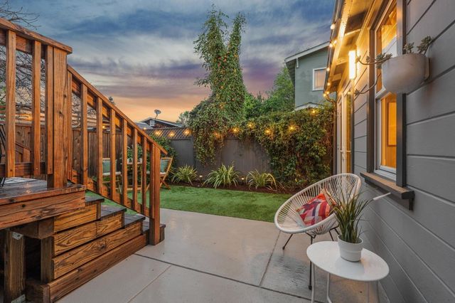 382 382 50Th St, Oakland, CA 94609