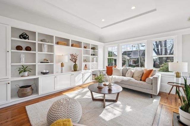 382 382 50Th St, Oakland, CA 94609