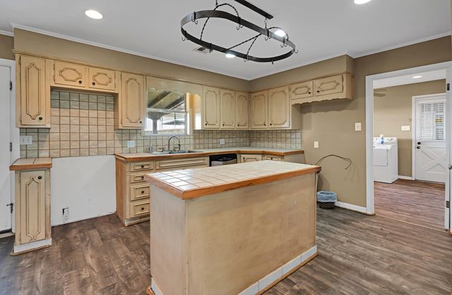 596 Saffle Road, Robinson, TX 76706