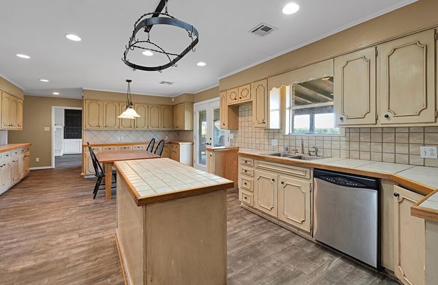 596 Saffle Road, Robinson, TX 76706