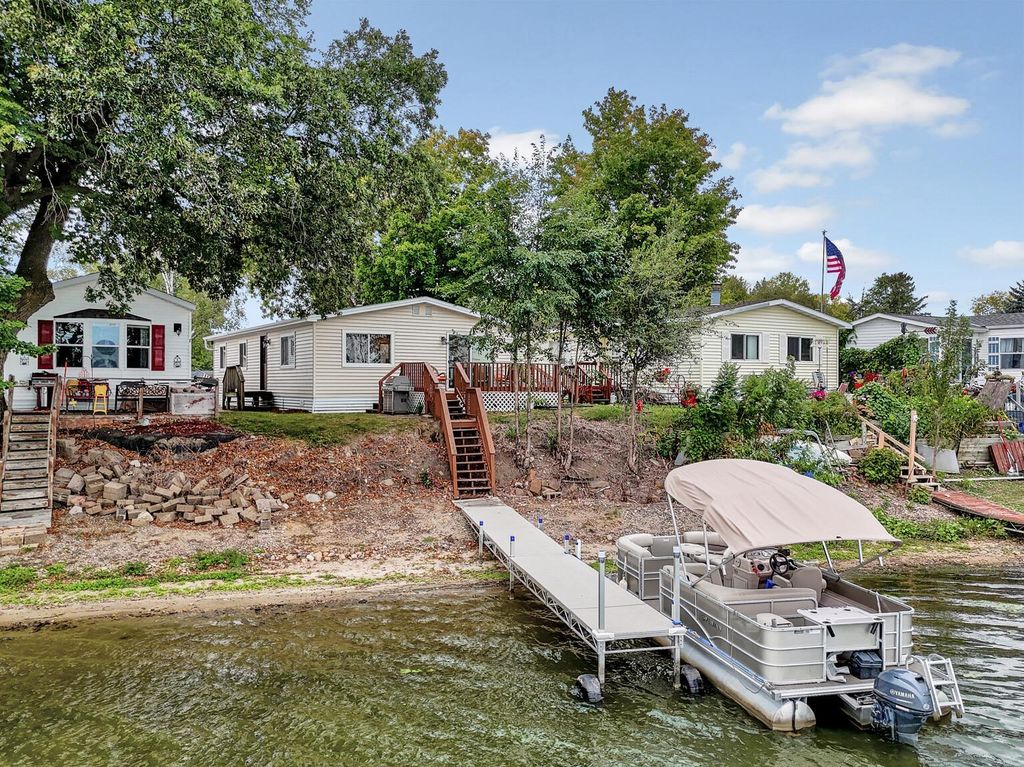 13100 318th Street 112, Lindstrom, MN 55045 — exterior