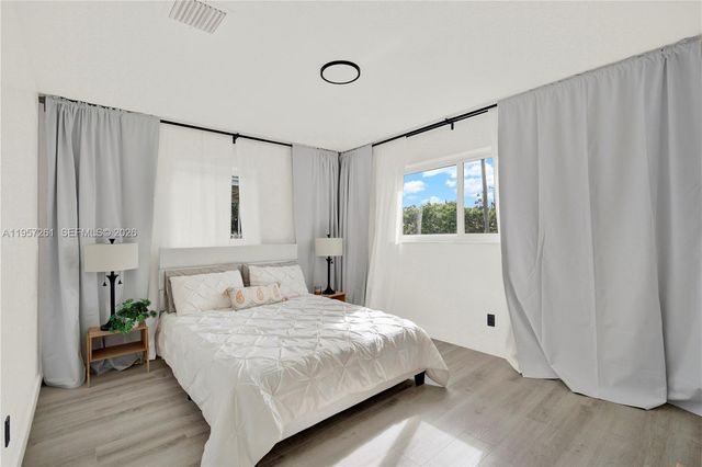 51 NE 56th Ct, Oakland Park, FL 33334