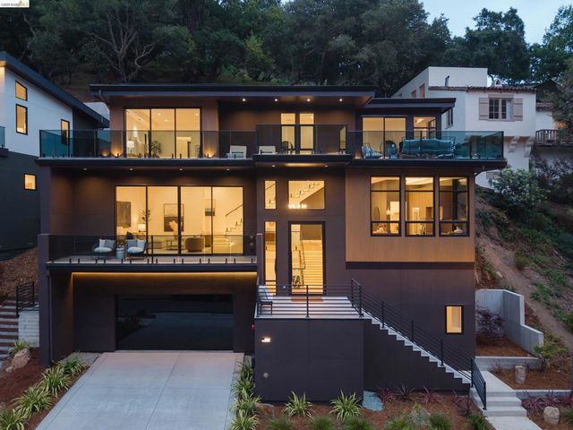 1667 Trestle Glen Rd, Oakland, CA 94610
