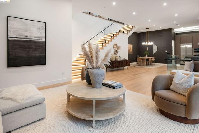1667 Trestle Glen Rd, Oakland, CA 94610