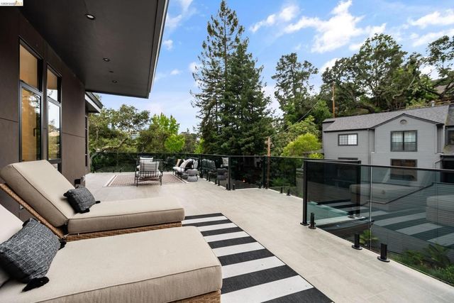 1667 Trestle Glen Rd, Oakland, CA 94610
