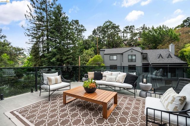 1667 Trestle Glen Rd, Oakland, CA 94610