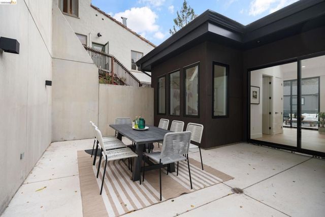 1667 Trestle Glen Rd, Oakland, CA 94610
