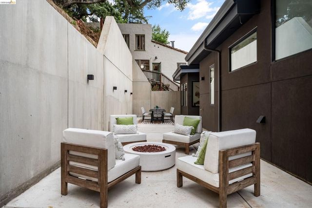 1667 Trestle Glen Rd, Oakland, CA 94610