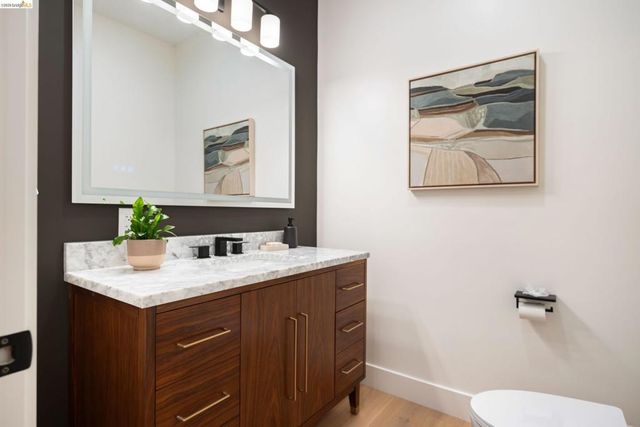 1667 Trestle Glen Rd, Oakland, CA 94610