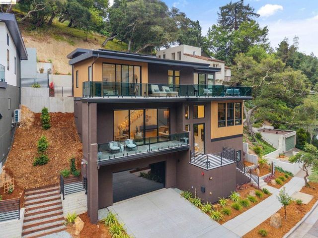 1667 Trestle Glen Rd, Oakland, CA 94610