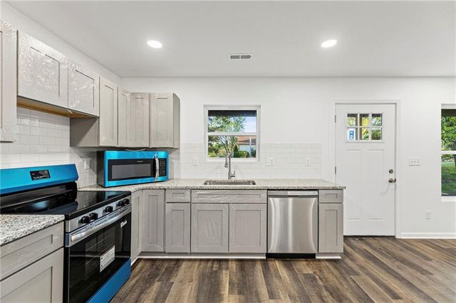 312 E 5th Street, Edgerton, KS 66021