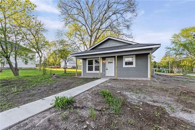 312 E 5th Street, Edgerton, KS 66021