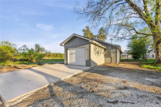 312 E 5th Street, Edgerton, KS 66021