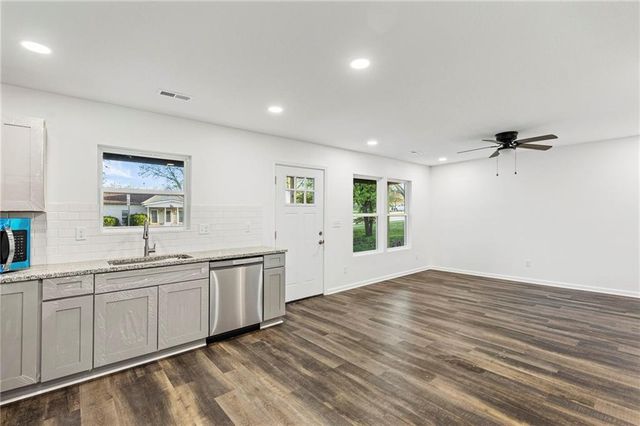 312 E 5th Street, Edgerton, KS 66021