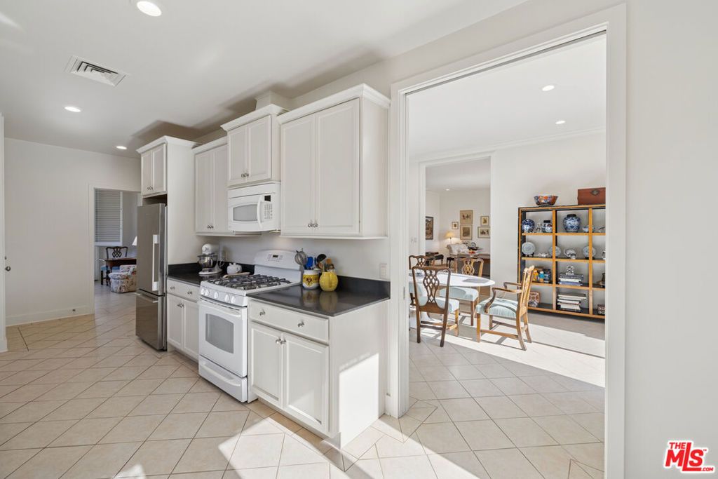 Image 11 of property listing at 2079 Birnam Wood Drive, Santa Barbara, CA 93108