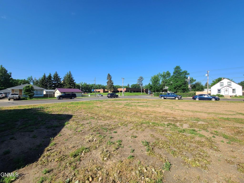 9 9th Street E, Dickinson, ND 58601 photo 5