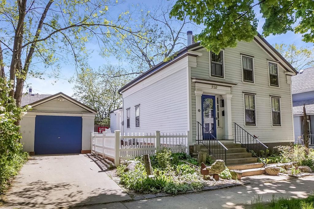 910 3rd STREET, Milwaukee, WI 53204