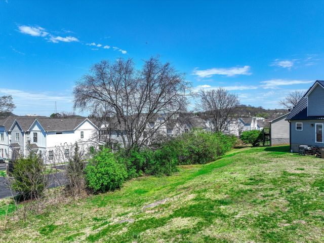 2688 Pine Ridge Dr, Nashville, TN 37207