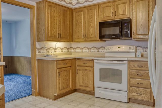 921 W WEILAND AVENUE, Appleton, WI 54914