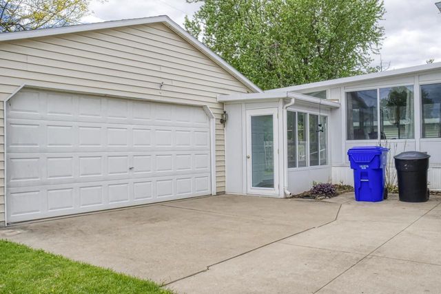 921 W WEILAND AVENUE, Appleton, WI 54914