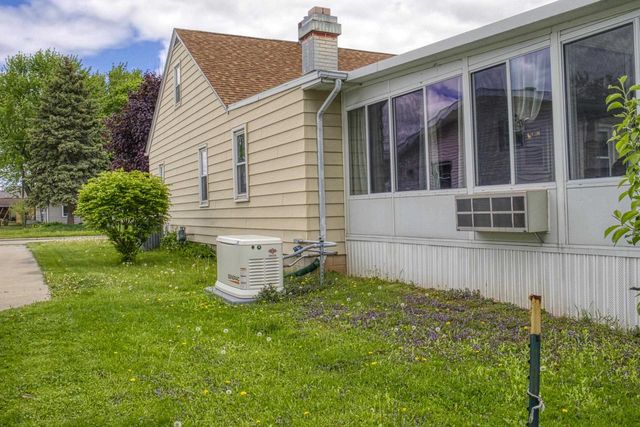 921 W WEILAND AVENUE, Appleton, WI 54914