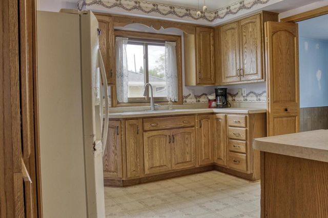 921 W WEILAND AVENUE, Appleton, WI 54914