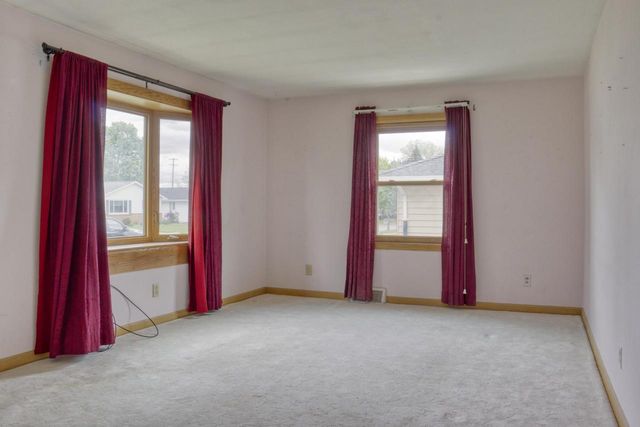 921 W WEILAND AVENUE, Appleton, WI 54914