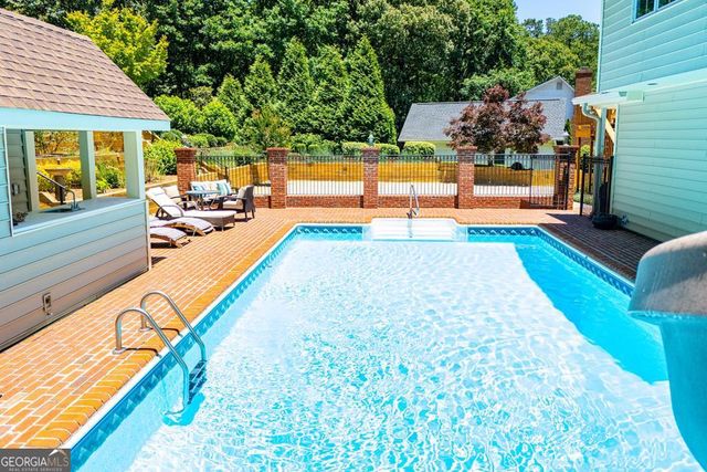 423 N Lakeshore Drive, Carrollton, GA 30117