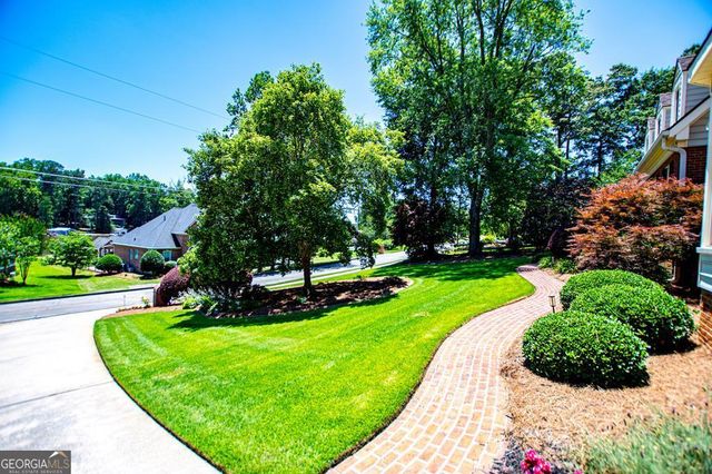 423 N Lakeshore Drive, Carrollton, GA 30117