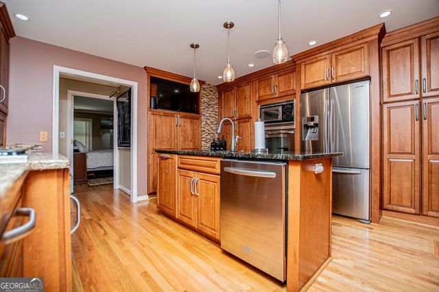 423 N Lakeshore Drive, Carrollton, GA 30117