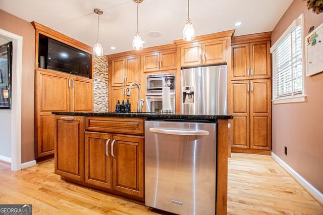 423 N Lakeshore Drive, Carrollton, GA 30117