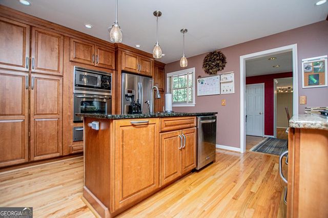 423 N Lakeshore Drive, Carrollton, GA 30117