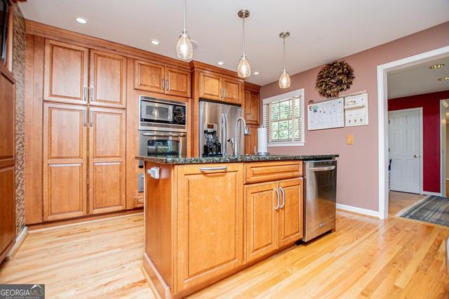 423 N Lakeshore Drive, Carrollton, GA 30117