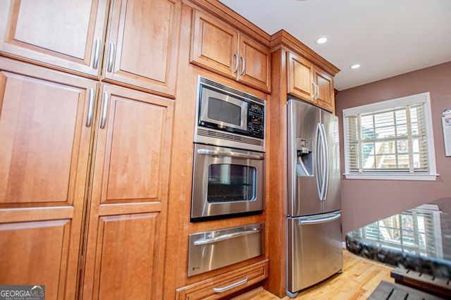 423 N Lakeshore Drive, Carrollton, GA 30117