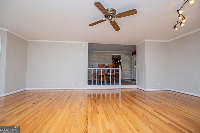 423 N Lakeshore Drive, Carrollton, GA 30117