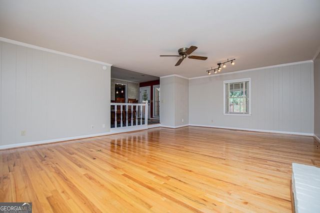 423 N Lakeshore Drive, Carrollton, GA 30117