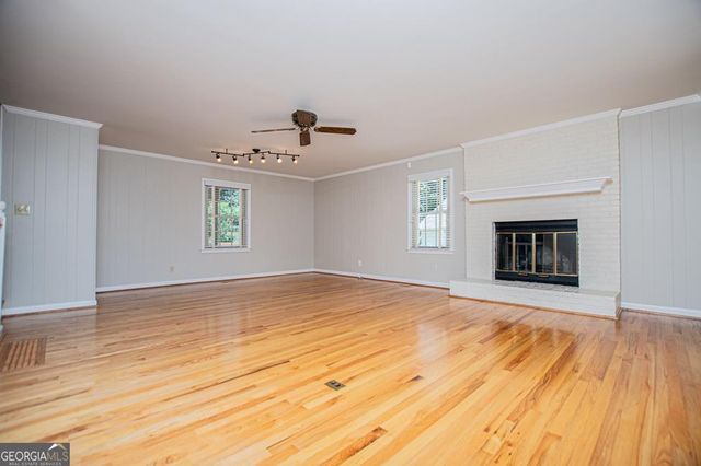 423 N Lakeshore Drive, Carrollton, GA 30117