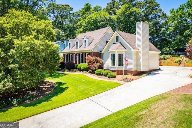 423 N Lakeshore Drive, Carrollton, GA 30117