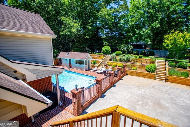 423 N Lakeshore Drive, Carrollton, GA 30117