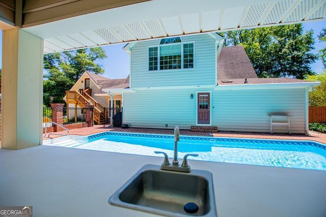 423 N Lakeshore Drive, Carrollton, GA 30117