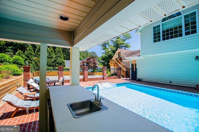 423 N Lakeshore Drive, Carrollton, GA 30117