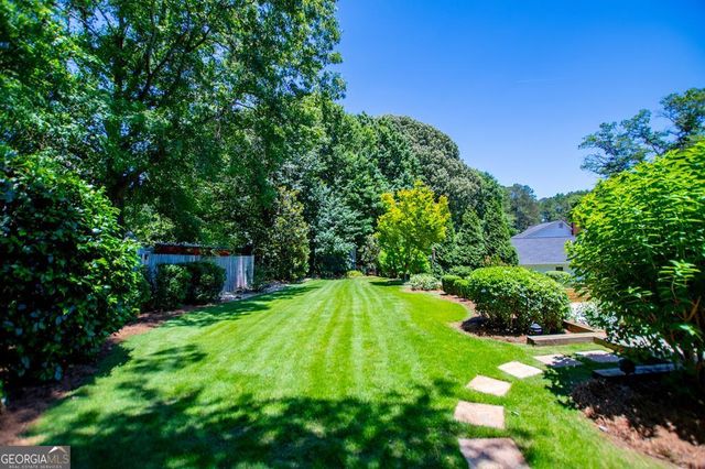 423 N Lakeshore Drive, Carrollton, GA 30117