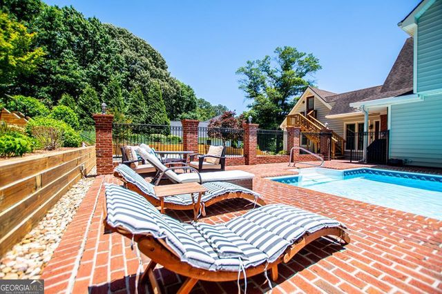 423 N Lakeshore Drive, Carrollton, GA 30117