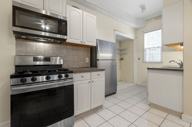 41 Summer St B, Everett, MA 02149